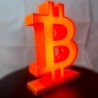 Enseigne Bitcoin lumineuse allumée - éclairage LED orange du logo BTC imprimé en 3D