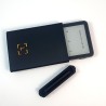 Étui Ledger Flex ouvert - la clé posée à côté de son logement intérieur