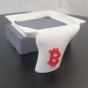 Aérateur Bitaxe 800 vu de face - logo Bitcoin rouge sur la coque blanche