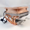 Radiateur Bitaxe vu de trois quarts - câble d'alimentation du ventilateur