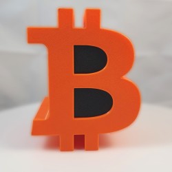 Tirelire Bitcoin vue de profil - épaisseur du logo BTC et fente d'insertion des pièces
