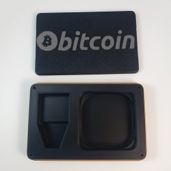 Étui Trezor grand modèle ouvert - compartiments intérieurs pour la clé et les accessoires