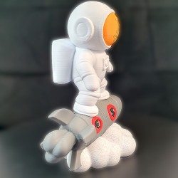 Statuette astronaute Bitcoin vue de dos - dos du casque et réacteurs de la fusée en impression 3D
