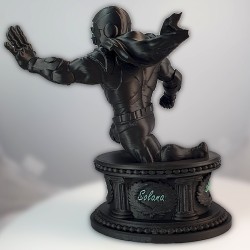 Statuette Solana vue de profil - bras tendu et détails de l'armure imprimée en 3D
