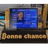 NM Miner allumé sur son socle Bonne chance - écran couleur en fonctionnement