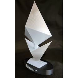 Trophée Ethereum vu de trois quarts - facettes du losange et socle imprimés en 3D