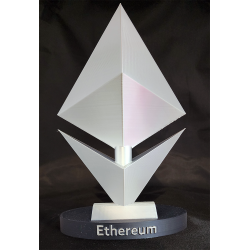 Trophée Ethereum vu de face - losange blanc nacré sur socle gravé Ethereum