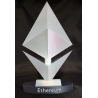 Trophée Ethereum vu de face - losange blanc nacré sur socle gravé Ethereum