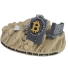 Statuette Bitcoin ne meurt jamais vue de face - pierre tombale gravée au logo Bitcoin sur socle désert