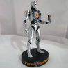 Statuette Zcash vue de face sur fond blanc - détail de l'armure argentée imprimée en 3D