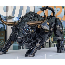 Photo du vrai taureau Bitcoin exposé à Miami Beach lors de la convention de 2022