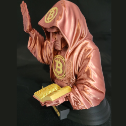 Figurine Satoshi Nakamoto vue de dos - capuche et dos de la robe en finition cuivrée