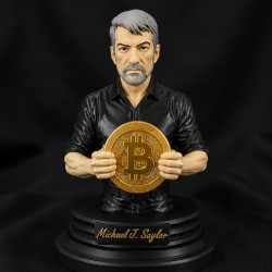 Buste de Michael Saylor vu de face - veste noire et pièce Bitcoin dorée entre les mains