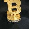 Trophée Bitcoin l'or numérique vu de profil - volume du logo BTC imprimé en 3D