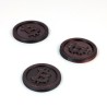 Trois jetons de caddie Bitcoin posés à plat - logo BTC gravé en relief, coloris bronze