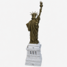 Statuette Bitcoin la Liberté vue de trois quarts arrière - piédestal en pierre claire imprimé en 3D