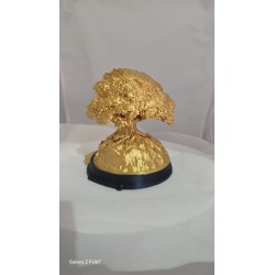 Statuette racines des cryptomonnaies de trois quarts, finition dorée brillante