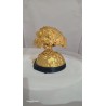 Statuette racines des cryptomonnaies de trois quarts, finition dorée brillante