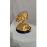 Détail du feuillage doré de la statuette racines de toutes les cryptomonnaies
