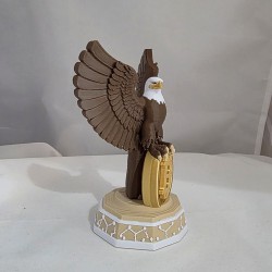 Aigle gardien du Bitcoin de trois quarts arrière, détail des plumes