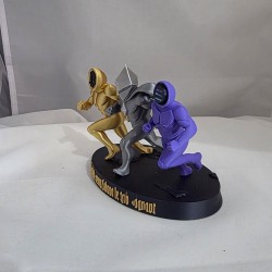 Statuette du trio gagnant de trois quarts, détail des trois coureurs