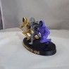 Statuette du trio gagnant de trois quarts, détail des trois coureurs